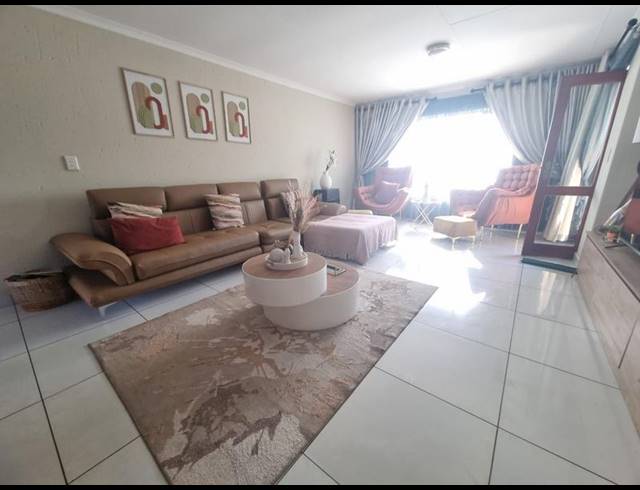 3 BEDROOM TOWNHOUSE FOR SALE IN MEYERSDAL